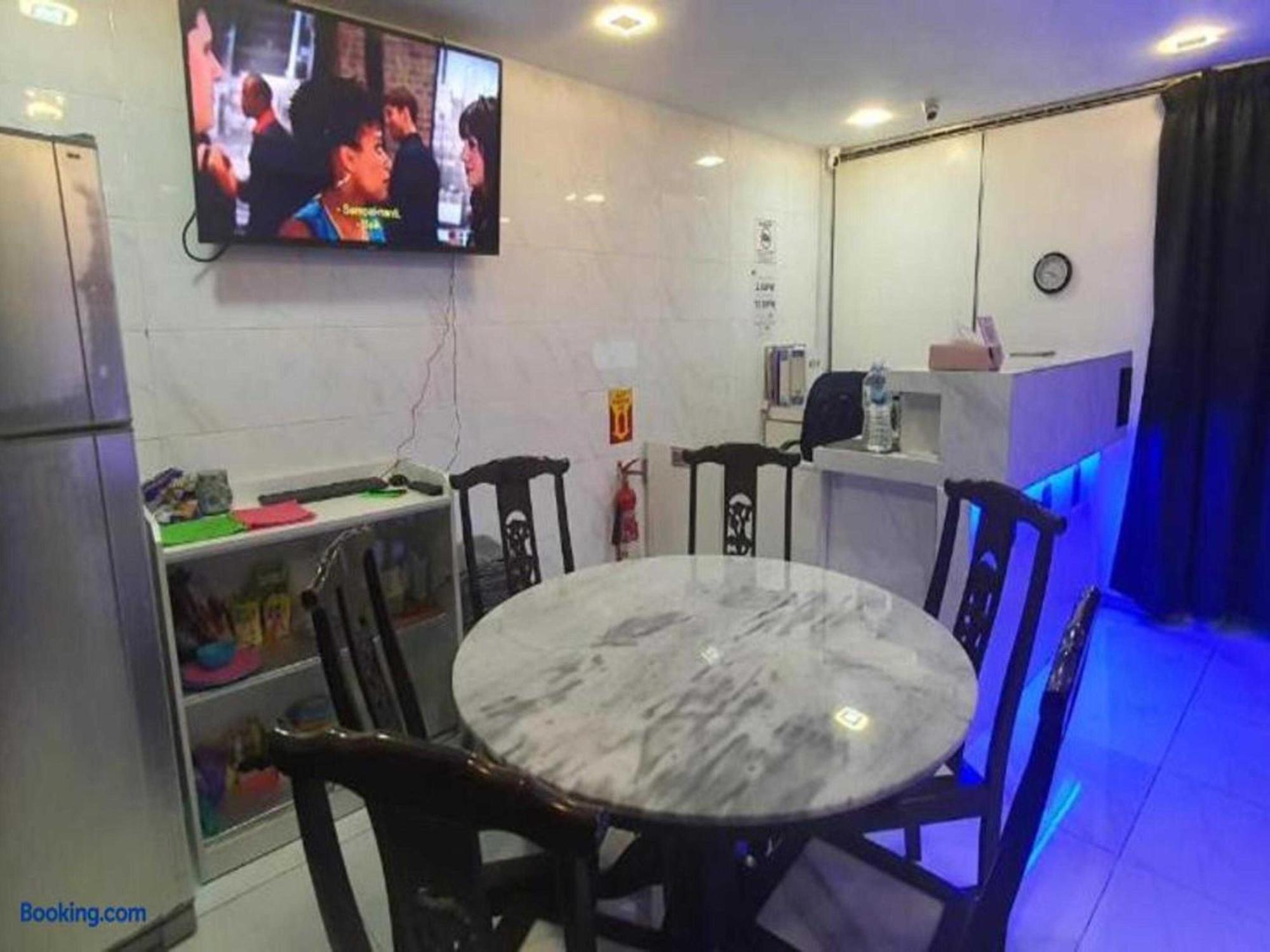 Oyo 91036 J Capsule Hotel @ Jalan Bukit Bintang Куала Лумпур Екстериор снимка