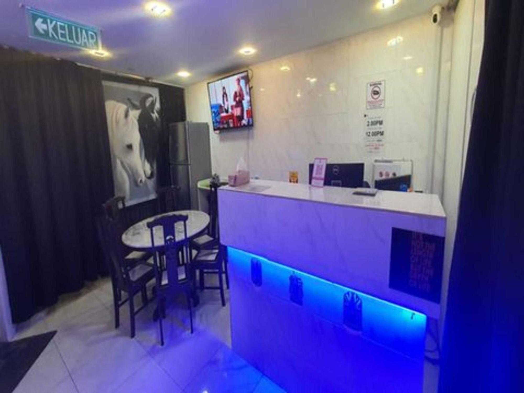 Oyo 91036 J Capsule Hotel @ Jalan Bukit Bintang Куала Лумпур Екстериор снимка