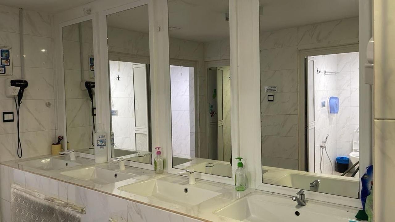 Oyo 91036 J Capsule Hotel @ Jalan Bukit Bintang Куала Лумпур Екстериор снимка