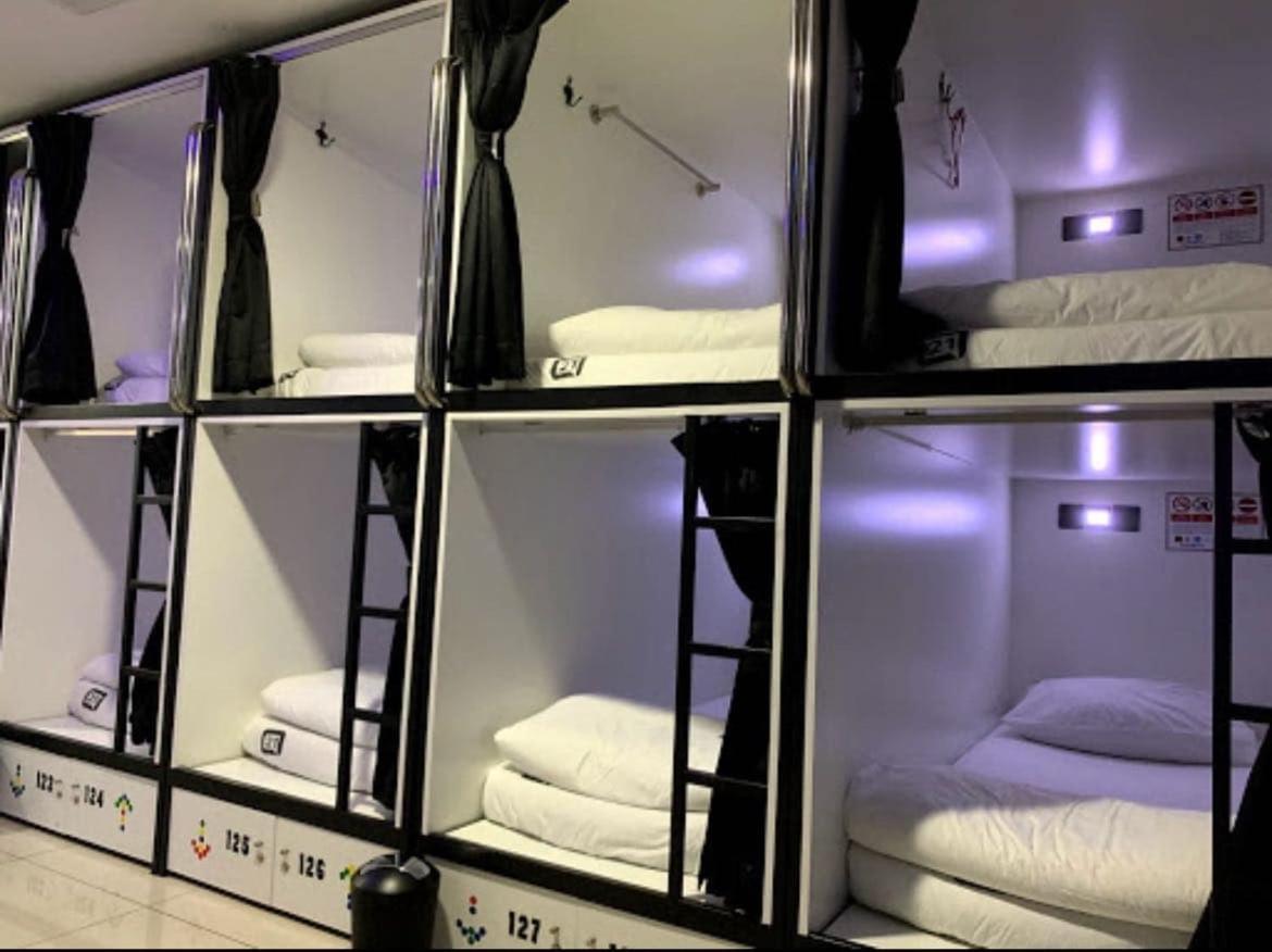 Oyo 91036 J Capsule Hotel @ Jalan Bukit Bintang Куала Лумпур Екстериор снимка